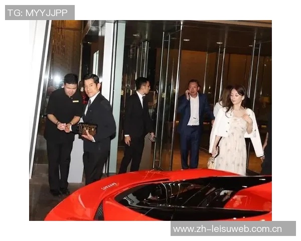 郭富城与足球明星同框合影展现运动魅力与偶像风采的精彩瞬间